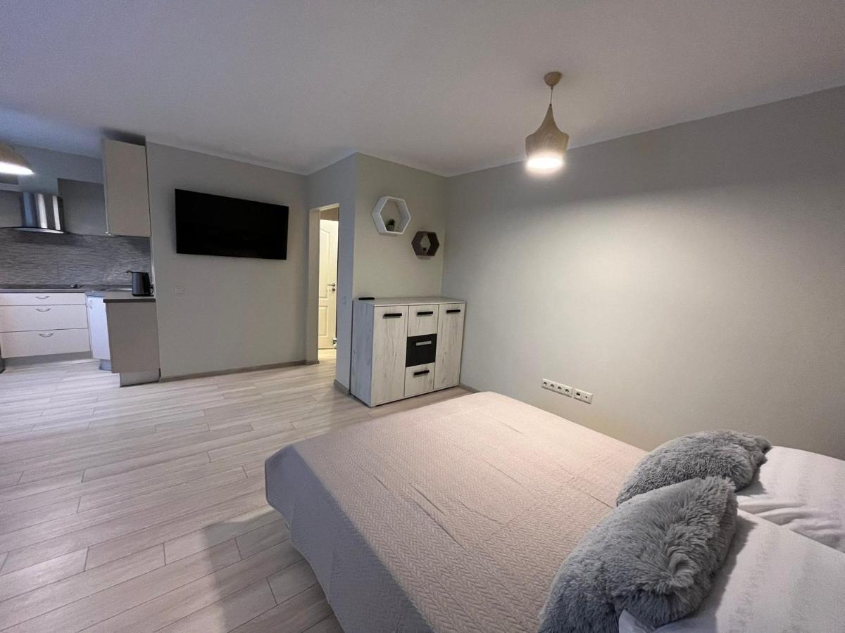 Beautiful Apartment Great Location Free Parking Рига Екстериор снимка